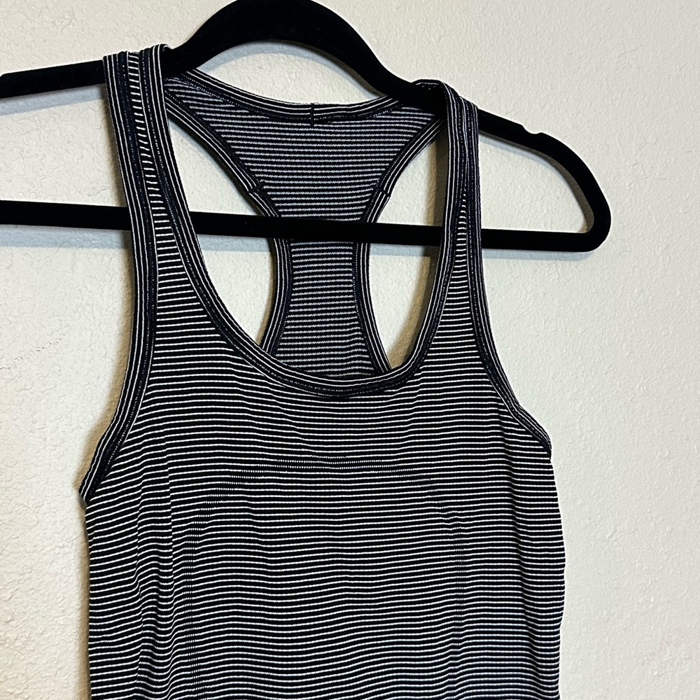Lululemon Swiftly Tech Racerback Black & White Striped Tank‎ Top Size 4 - Picture 3 of 8